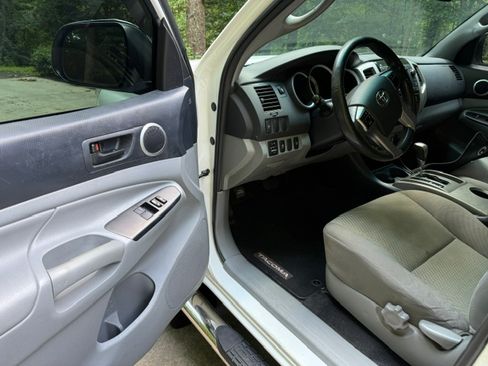 Used 2013 Toyota Tacoma 4x4 Access Cab V6 w/ SR5 Pkg image 11