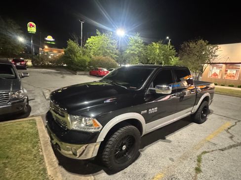 Used 2018 RAM 1500 Laramie w/ Convenience Group image 4