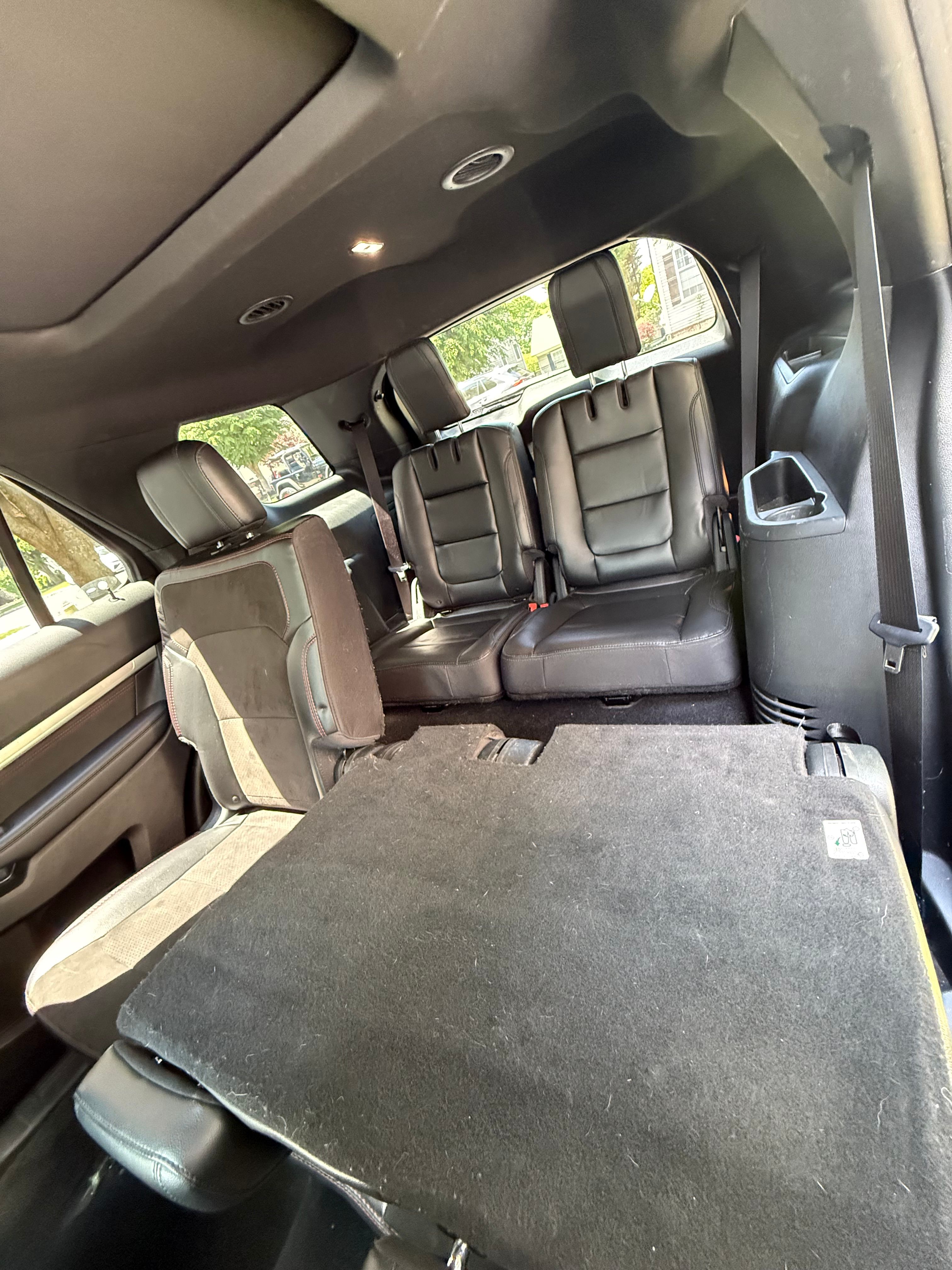 Used 2018 Ford Explorer XLT w/ Equipment Group 202A AWD/4WD image 8