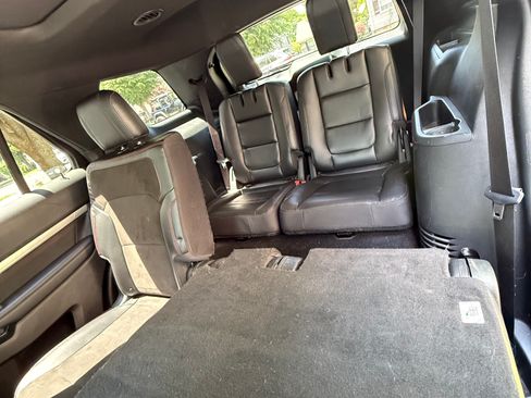 Used 2018 Ford Explorer XLT w/ Equipment Group 202A AWD/4WD image 8