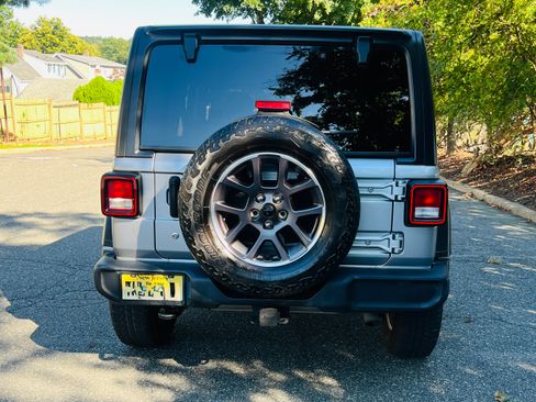 Used 2019 Jeep Wrangler Unlimited Sport S AWD/4WD image 5