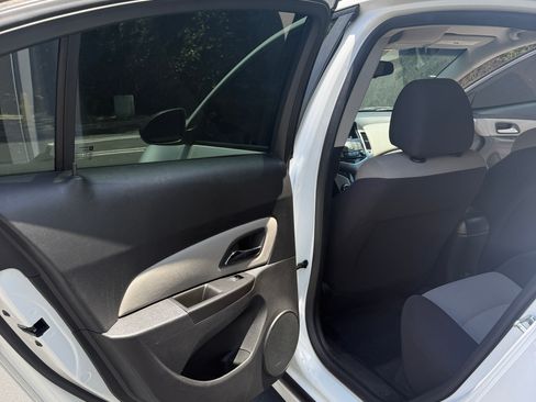 Used 2014 Chevrolet Cruze LS FWD image 17