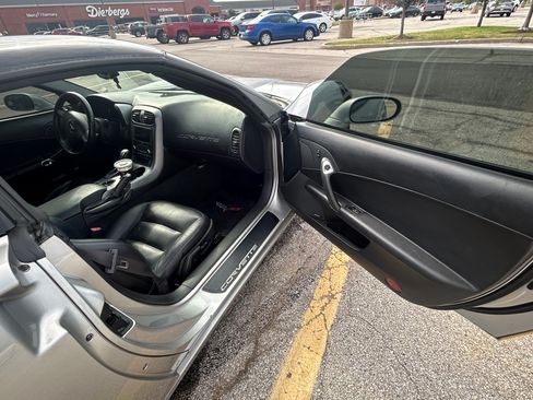 Used 2006 Chevrolet Corvette Coupe w/ Preferred Equipment Group RWD image 14