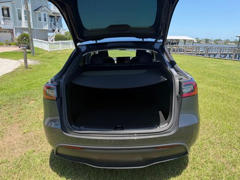 Used 2023 Tesla Model Y Long Range AWD/4WD image 10