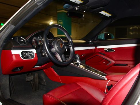 Used 2019 Porsche 718 Boxster RWD image 6