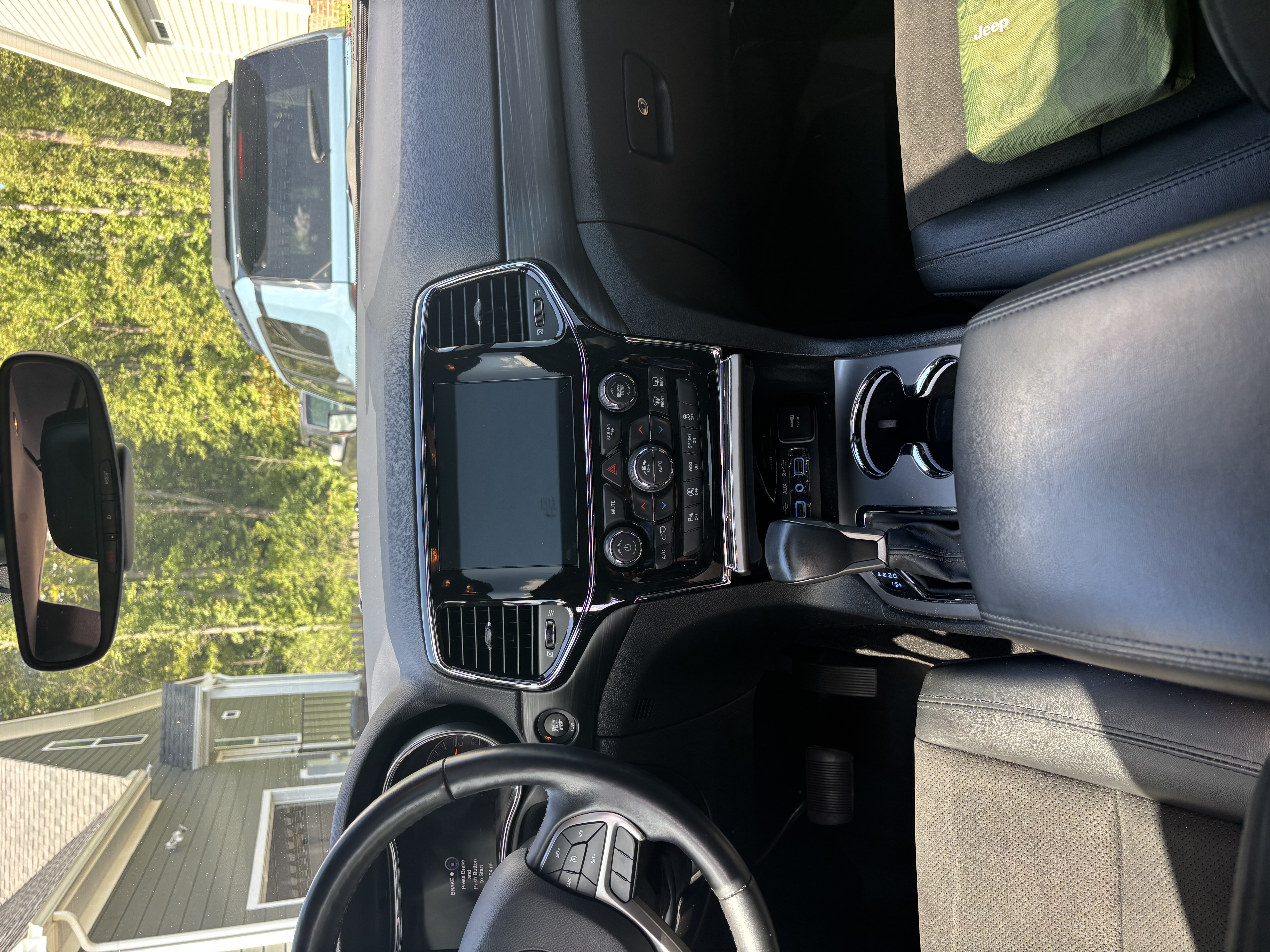 Used 2022 Jeep Grand Cherokee Laredo X AWD/4WD image 6