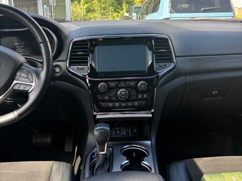 Used 2022 Jeep Grand Cherokee Laredo X AWD/4WD image 6