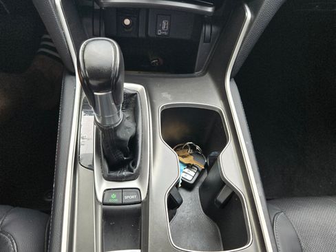 Used 2018 Honda Accord Touring image 18