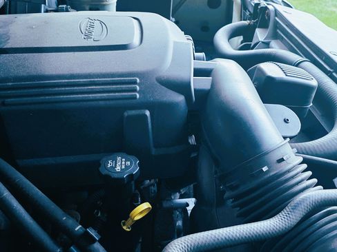 Used 2011 Cadillac Escalade Luxury image 15