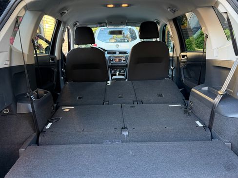 Used 2018 Volkswagen Tiguan S w/ 3rd Row Seat Package AWD/4WD image 15