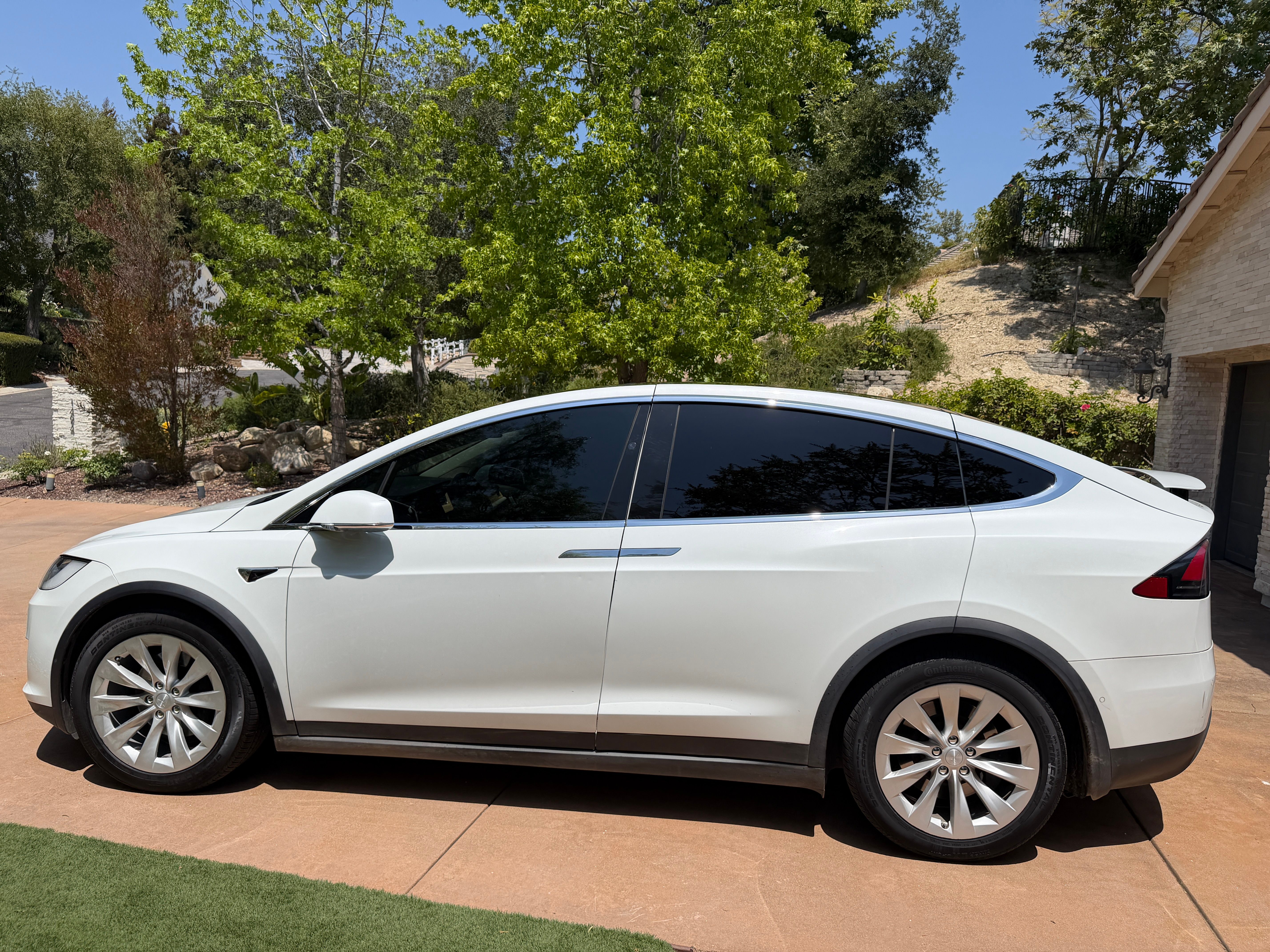 Used 2018 Tesla Model X 75D AWD/4WD image 5