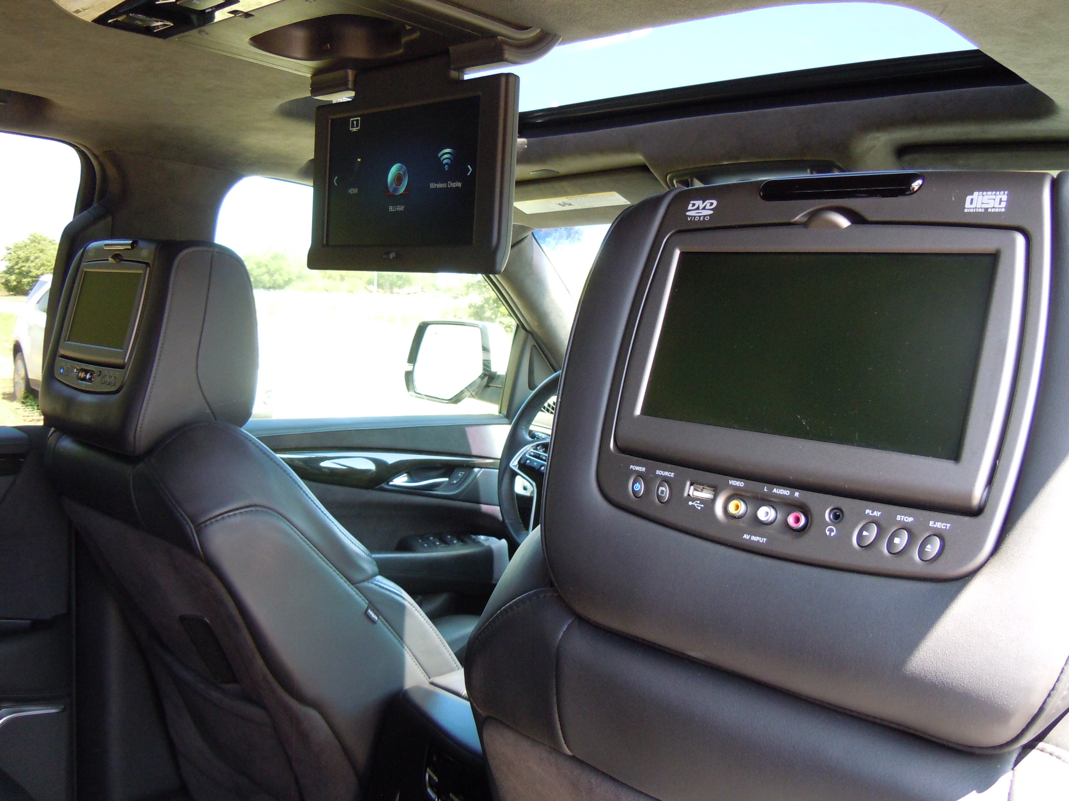 Used 2017 Cadillac Escalade Platinum AWD/4WD image 23