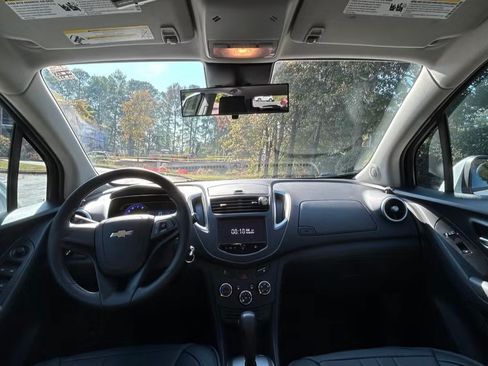 Used 2015 Chevrolet Trax LS image 2