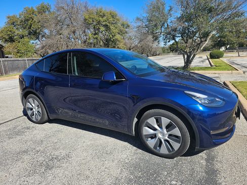 Used 2021 Tesla Model Y Long Range image 4