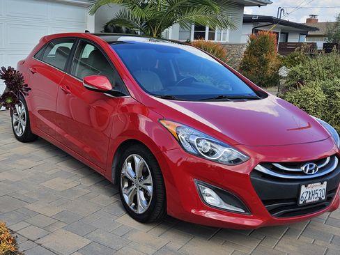 Used 2013 Hyundai Elantra GT w/ Tech Pkg image 4