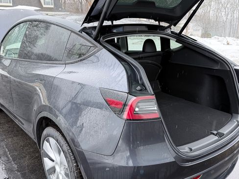 Used 2024 Tesla Model Y Long Range image 8