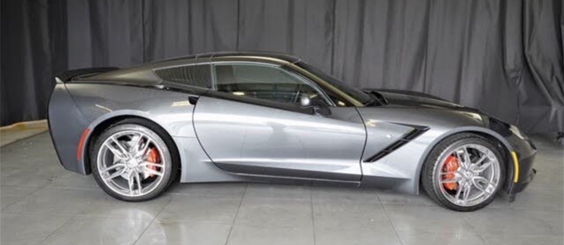 Used 2017 Chevrolet Corvette Stingray Coupe w/ 1LT RWD image 2
