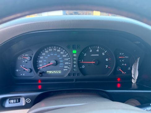 Used 2001 Toyota Land Cruiser image 10