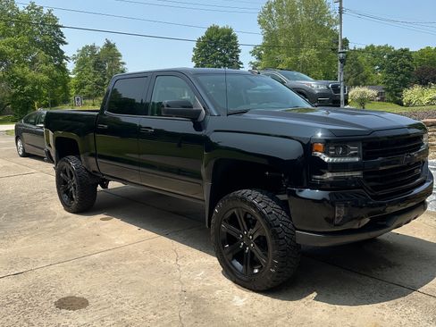 Used 2018 Chevrolet Silverado 1500 LTZ Z71 w/ Midnight Edition image 4