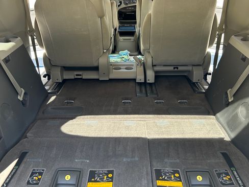 Used 2011 Toyota Sienna LE image 19