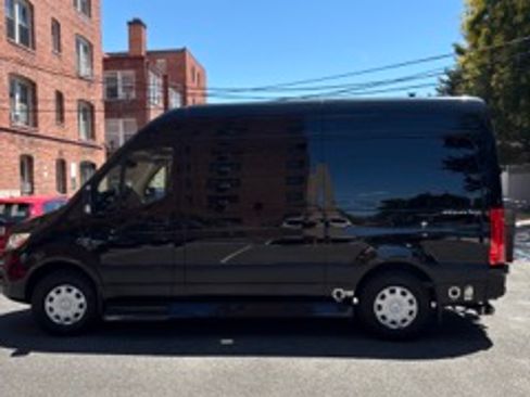 Used 2021 Mercedes-Benz Sprinter 2500 image 8