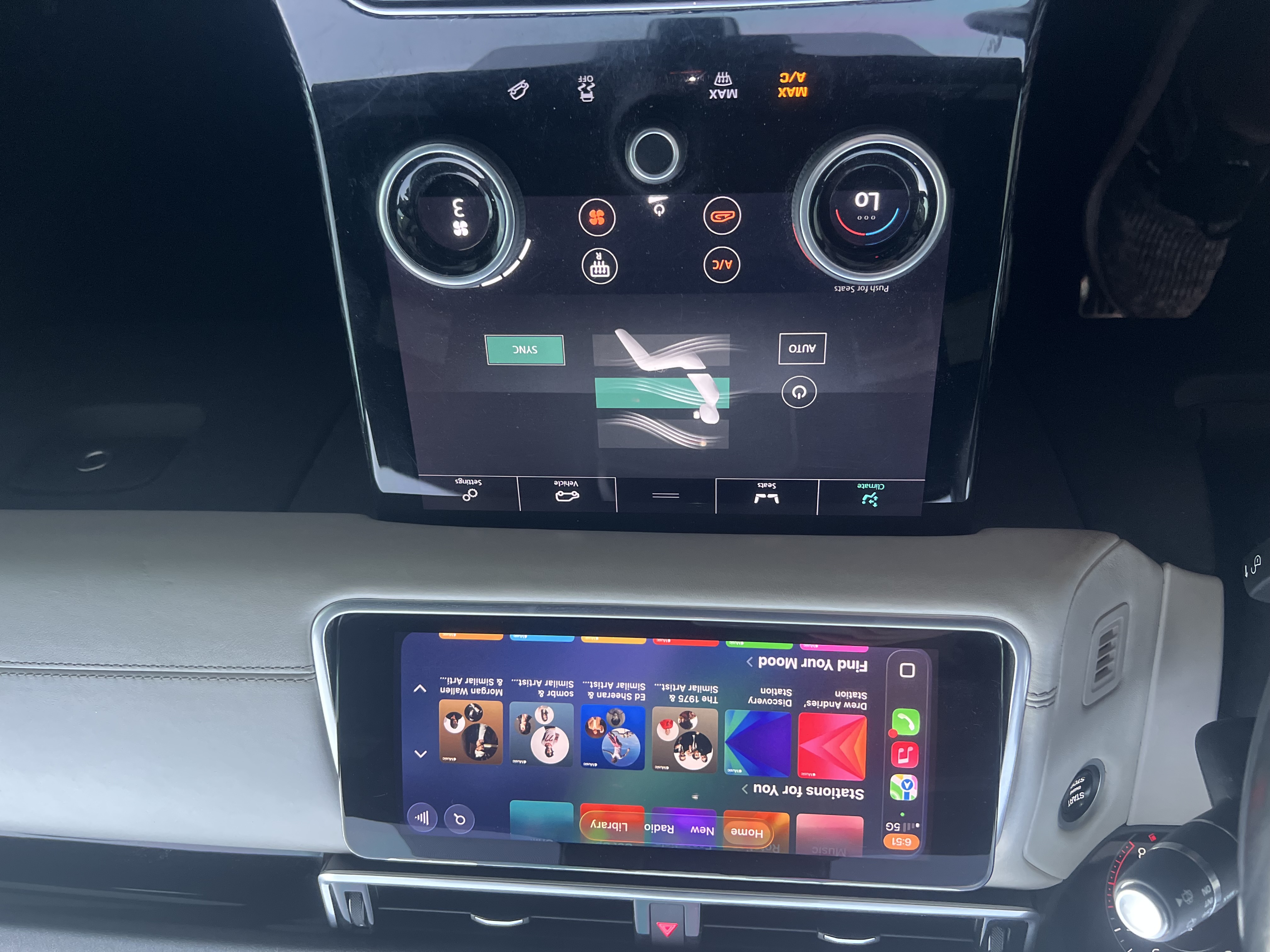 Used 2018 Land Rover Range Rover Velar R-Dynamic SE AWD/4WD image 17