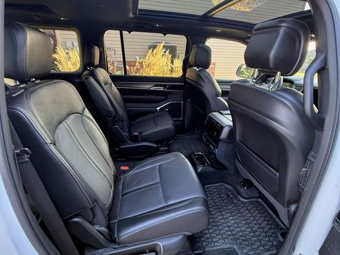 Used 2024 Jeep Wagoneer Series II w/ Convenience Group I image 17