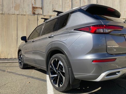 Used 2023 Mitsubishi Outlander SEL image 6