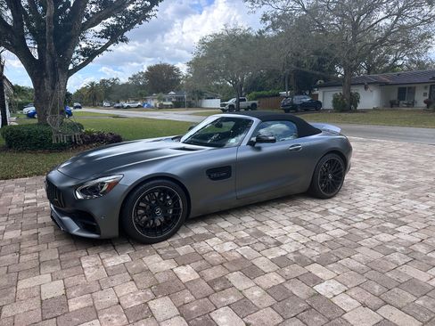 Used 2018 Mercedes-Benz AMG GT Roadster image 1