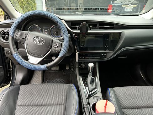 Used 2018 Toyota Corolla SE image 4