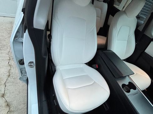 Used 2022 Tesla Model Y Long Range image 19