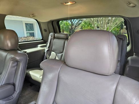 Used 2006 GMC Yukon Denali image 25