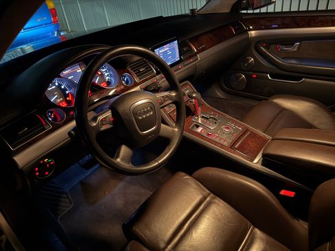 Used 2008 Audi S8 image 13