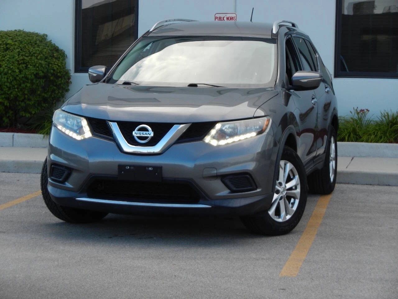 Used 2016 Nissan Rogue SV w/ SV Premium Package FWD image 1