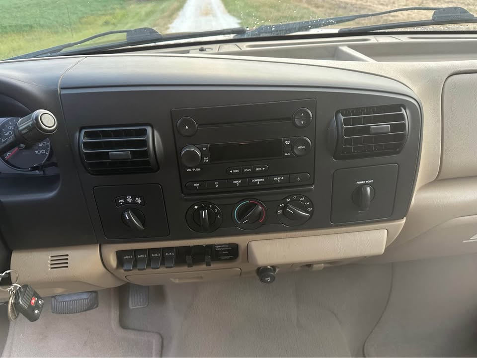 Used 2006 Ford F250 XLT AWD/4WD image 6