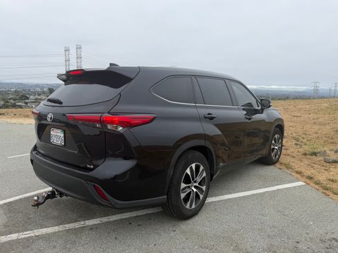 Used 2021 Toyota Highlander XLE FWD image 8