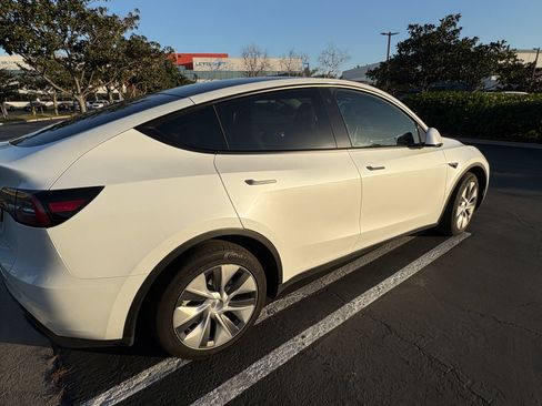 Used 2023 Tesla Model Y Long Range image 4