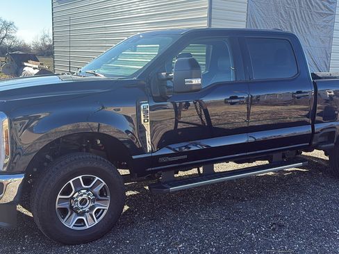 Used 2025 Ford F350 Lariat w/ FX4 Off-Road Package image 1