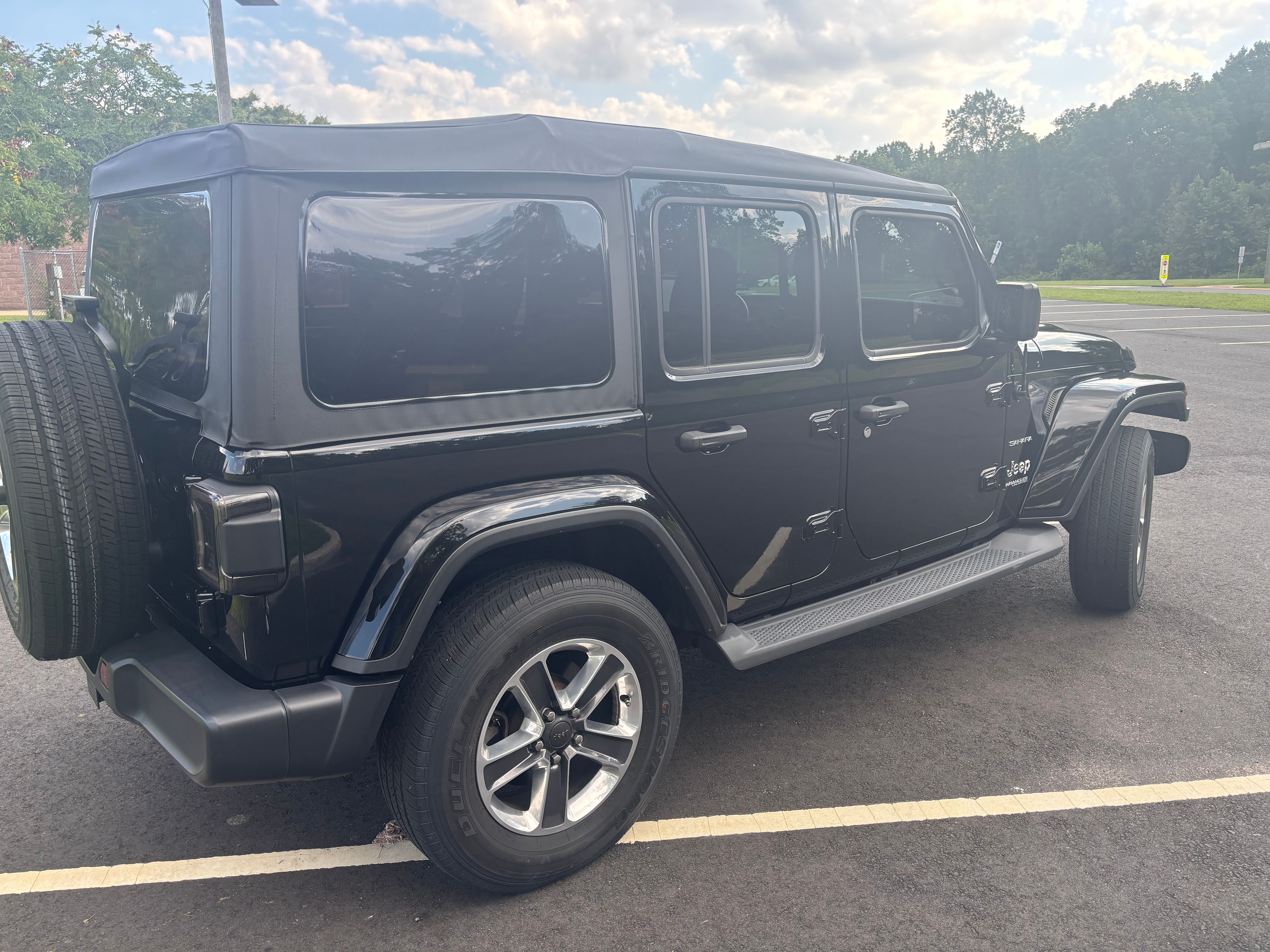 Used 2018 Jeep Wrangler Unlimited Sahara w/ Dual Top Group AWD/4WD image 15