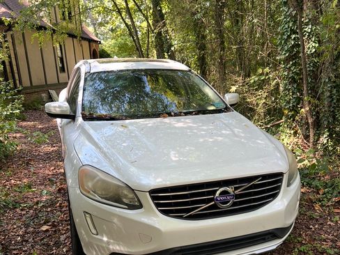 Used 2015 Volvo XC60 T5 Premier Plus FWD image 1