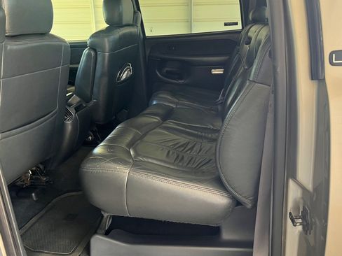 Used 2002 Chevrolet Silverado 3500 LS w/ Electrical Convenience Pkg AWD/4WD image 12