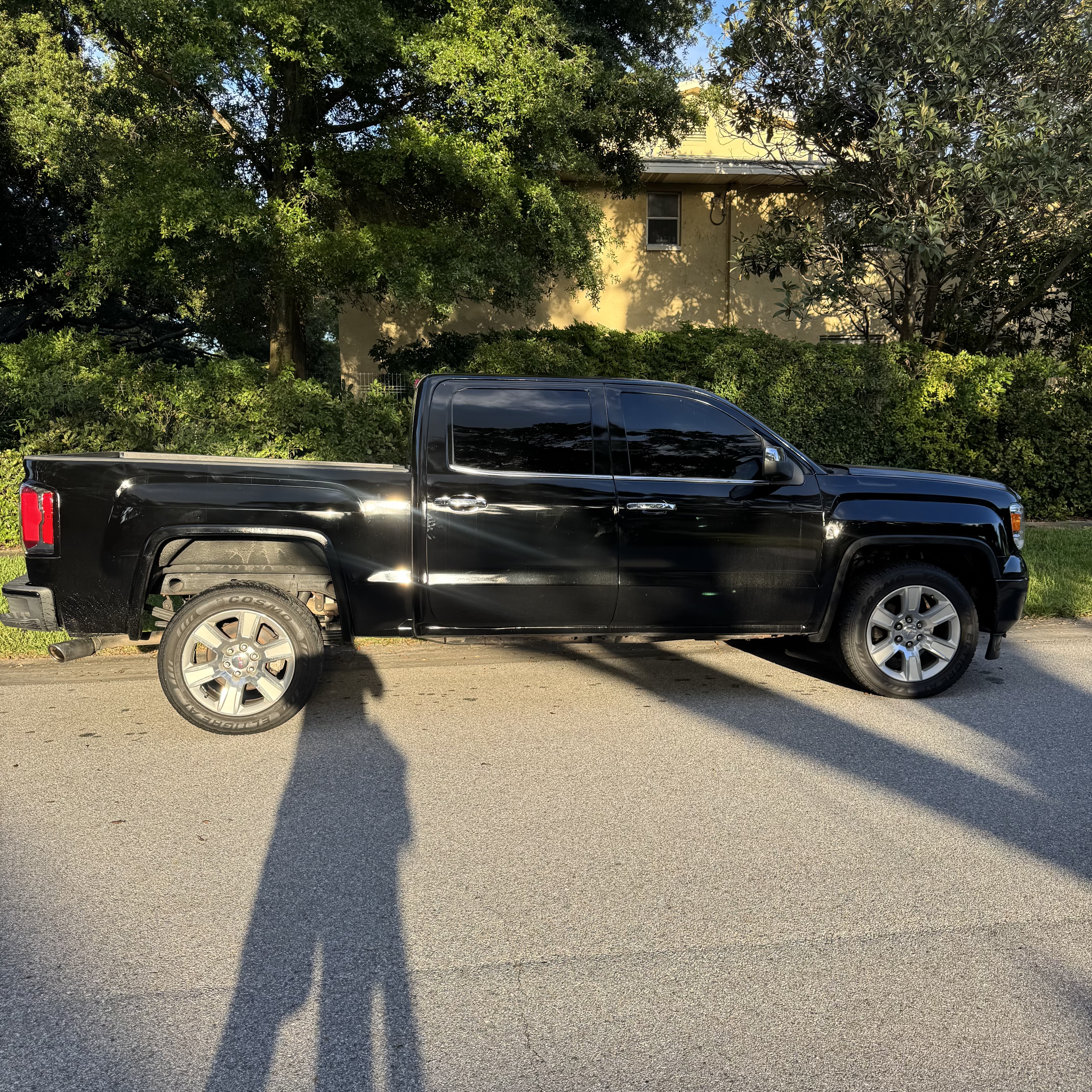 Used 2015 GMC Sierra 1500 Denali w/ Driver Alert Package AWD/4WD image 4