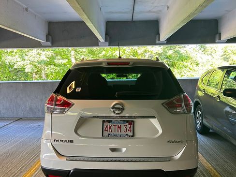 Used 2015 Nissan Rogue SV w/ SV Moonroof Package AWD/4WD image 1