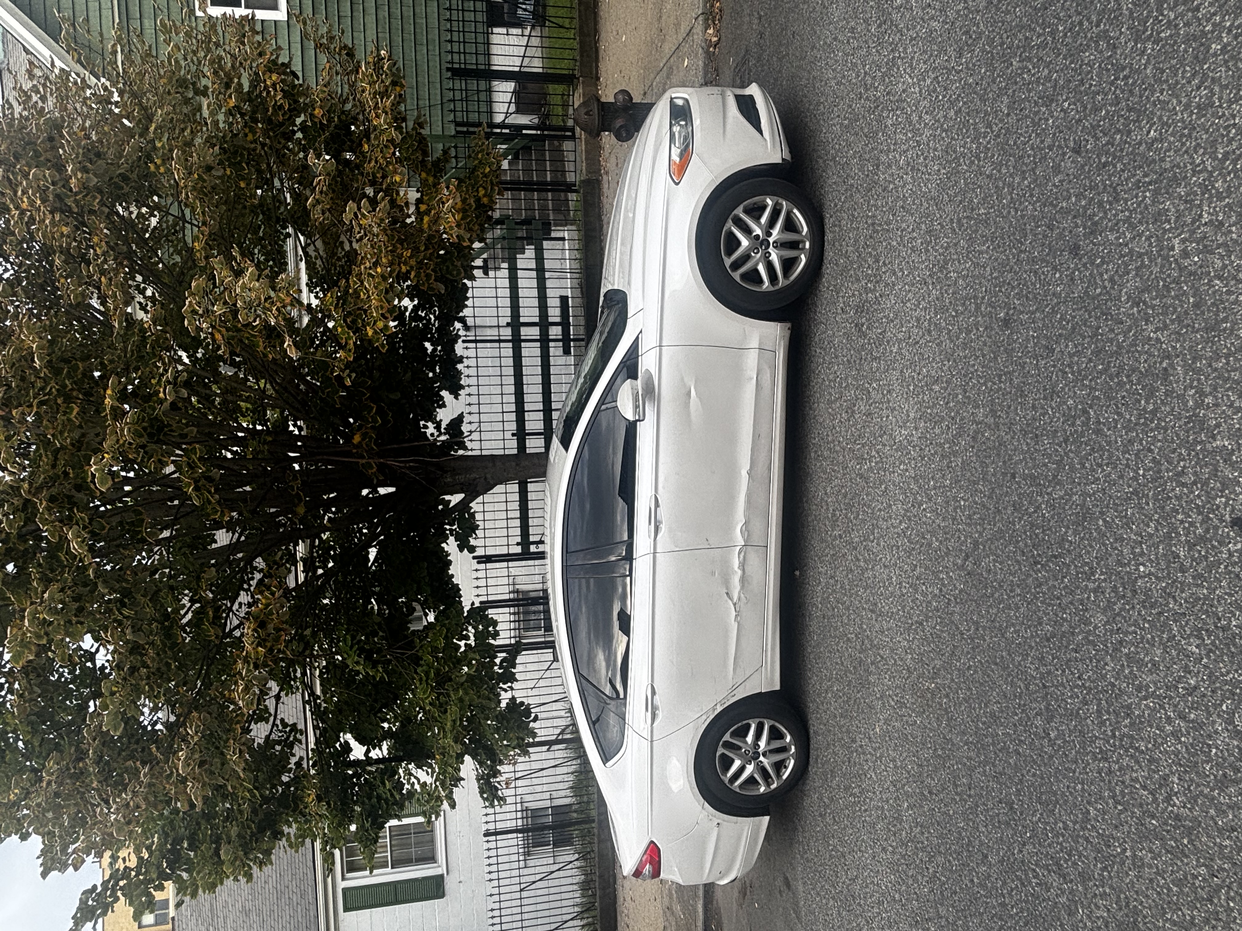 Used 2014 Ford Fusion SE FWD image 5