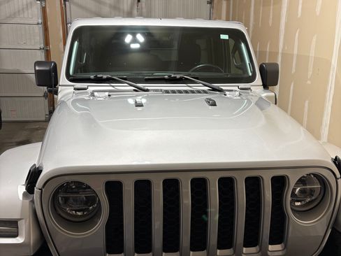 Used 2022 Jeep Wrangler Unlimited Sahara w/ Cold Weather Group image 30