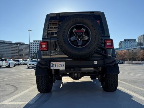 Used 2024 Jeep Wrangler Unlimited Rubicon image 2