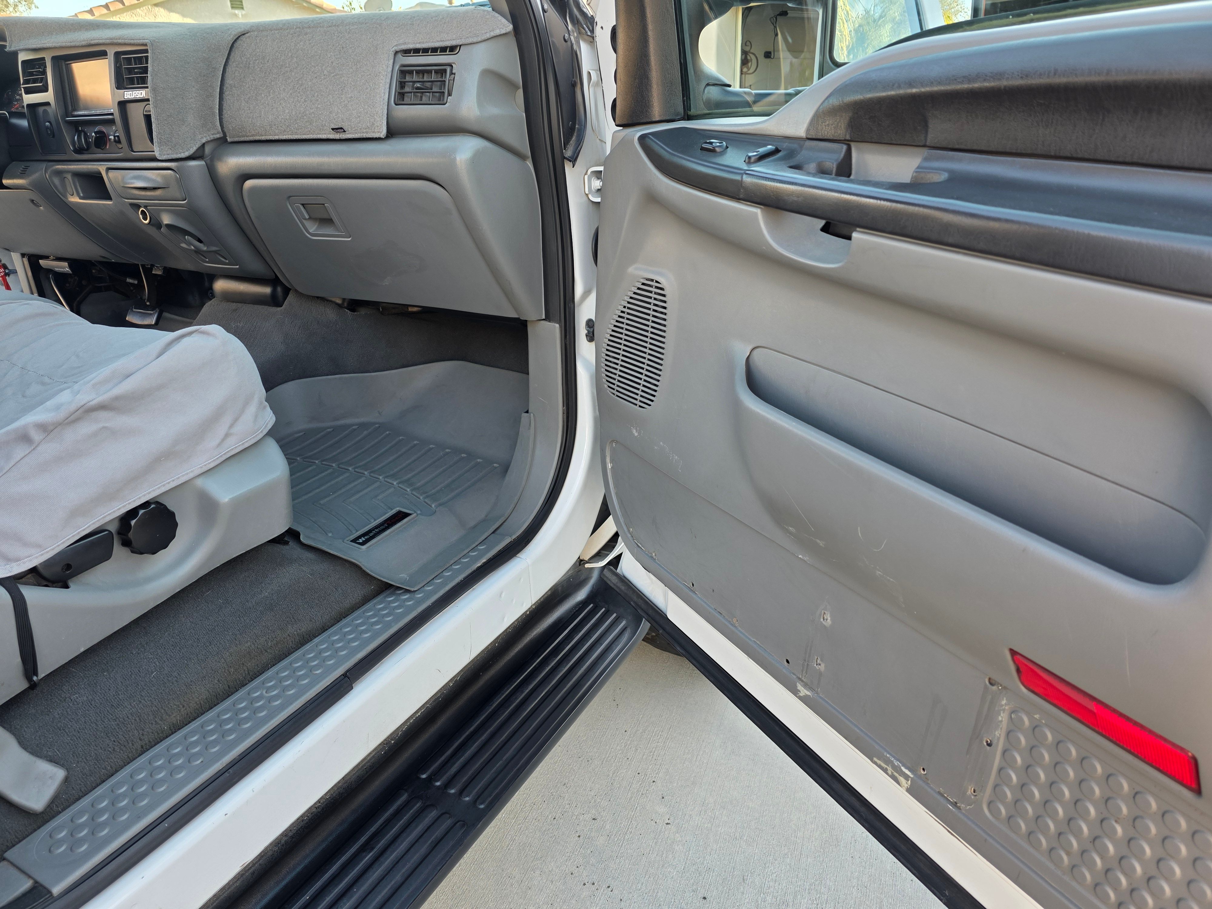 Used 2005 Ford Excursion XLT RWD image 13