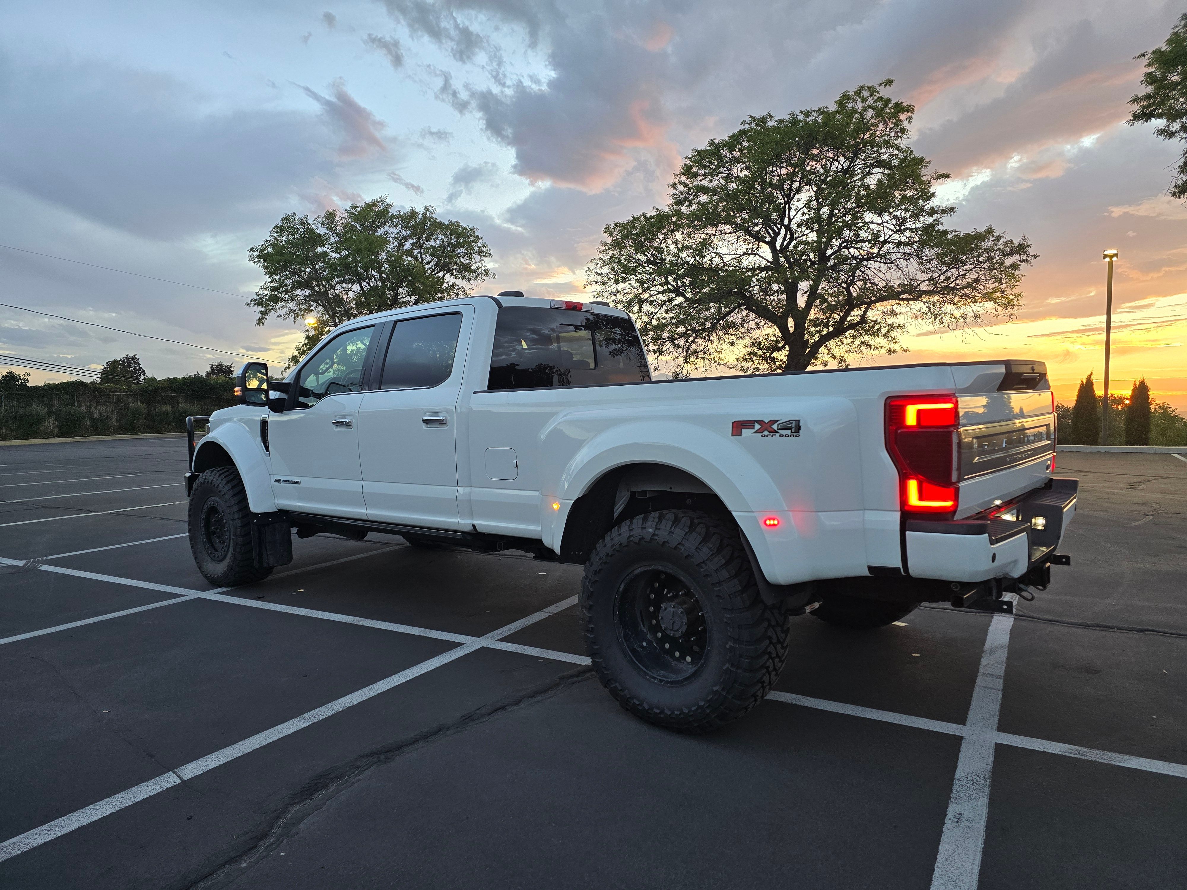 Used 2020 Ford F450 Platinum w/ FX4 Off-Road Package AWD/4WD image 16