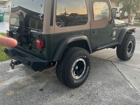 Used 2002 Jeep Wrangler SE image 2