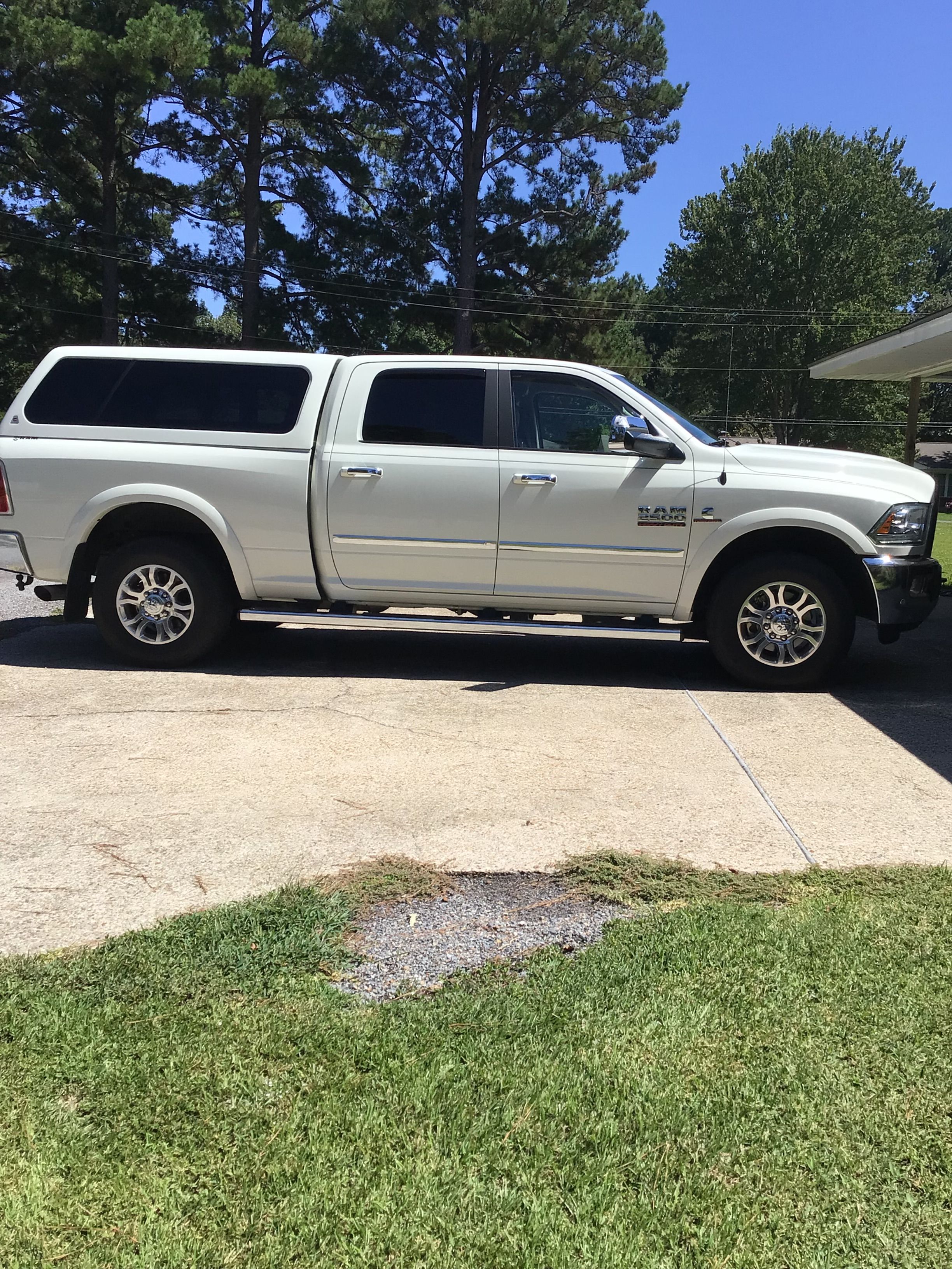 Used 2018 RAM 2500 Laramie RWD image 2